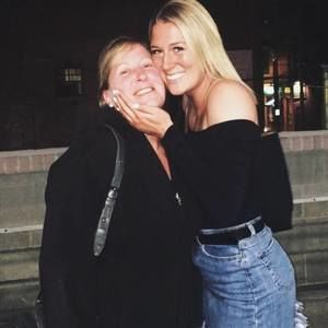 Meet your Posher, Hilary